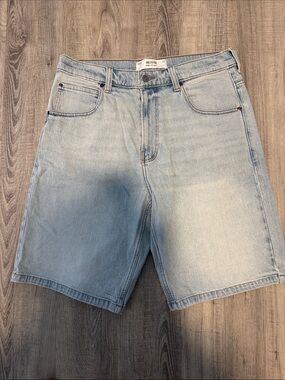 Hollister Men's Light Wash Denim Jean Shorts
